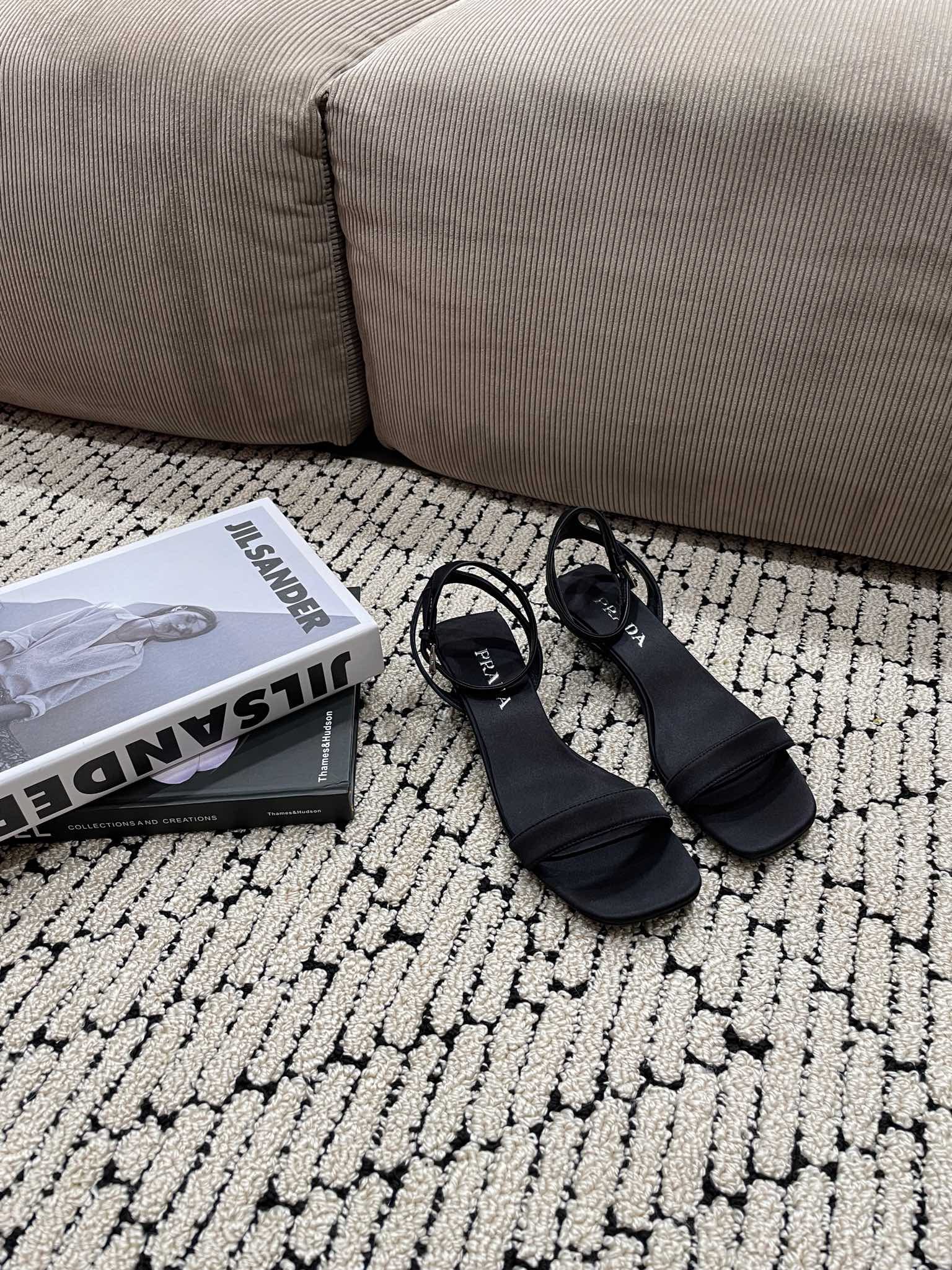 PRA TRIANGLE HEEL SATIN SANDALS BLACK