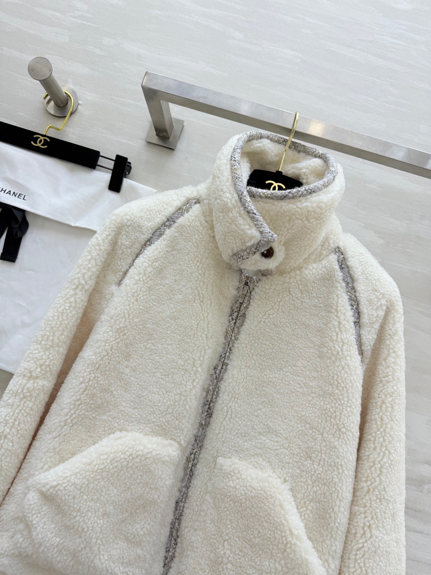 CHANEL 25S SHEARLING COLLAR JACKET 473