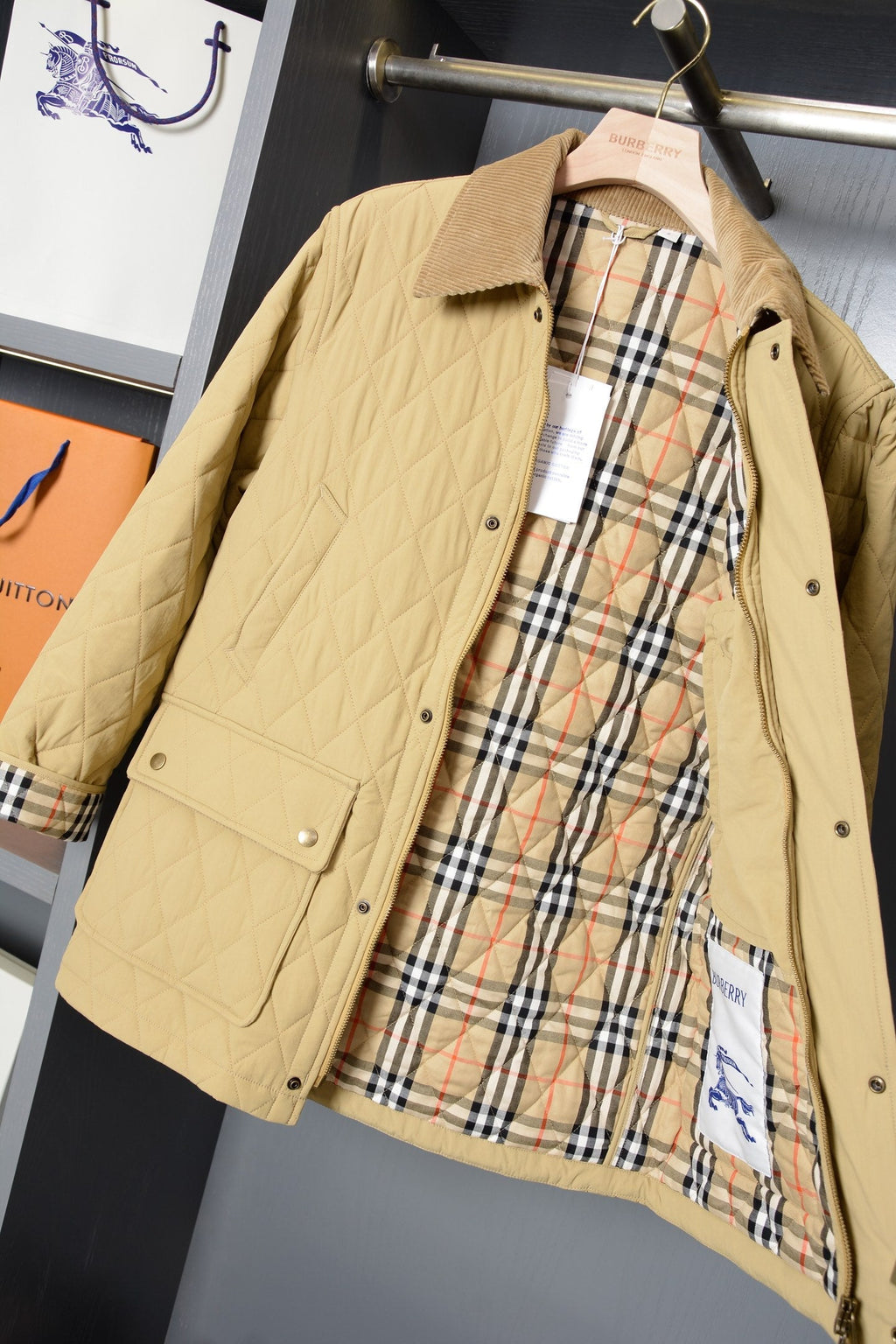 BURBERRY 25S QUILTED JACKET 236