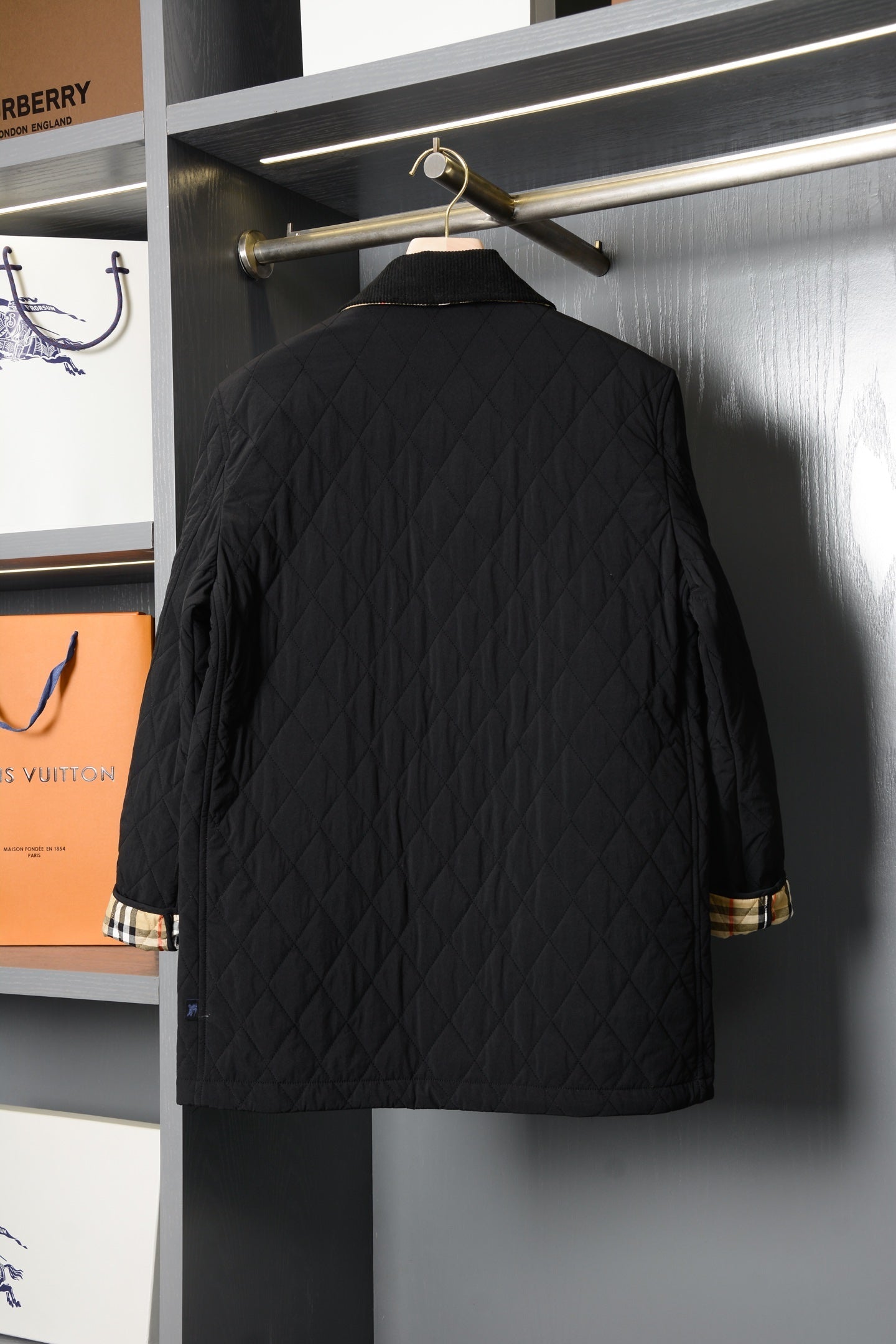 BURBERRY 25S QUILTED JACKET 235