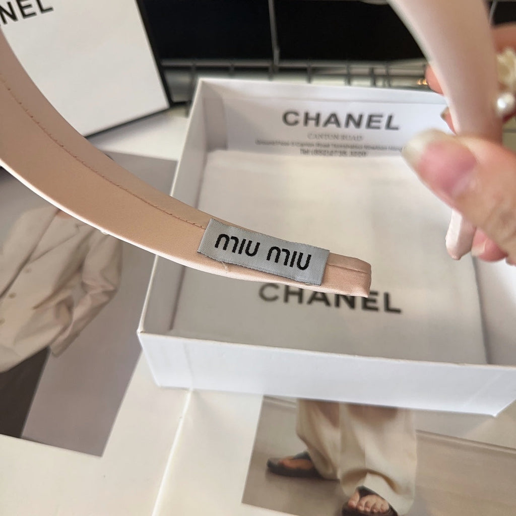 HEADBAND EMBELLISHED FLOWER AND PEARL IN LIGHT PINK SILK 194315