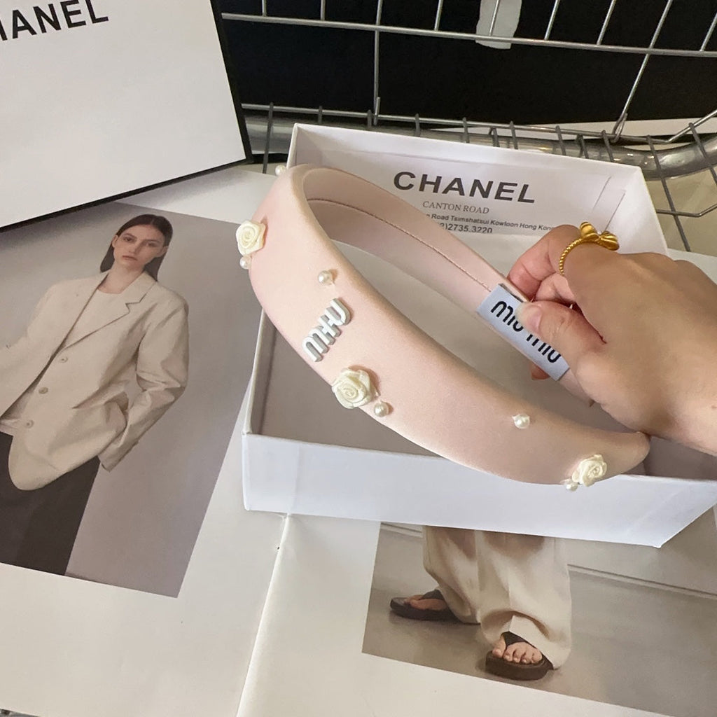 HEADBAND EMBELLISHED FLOWER AND PEARL IN LIGHT PINK SILK 194315