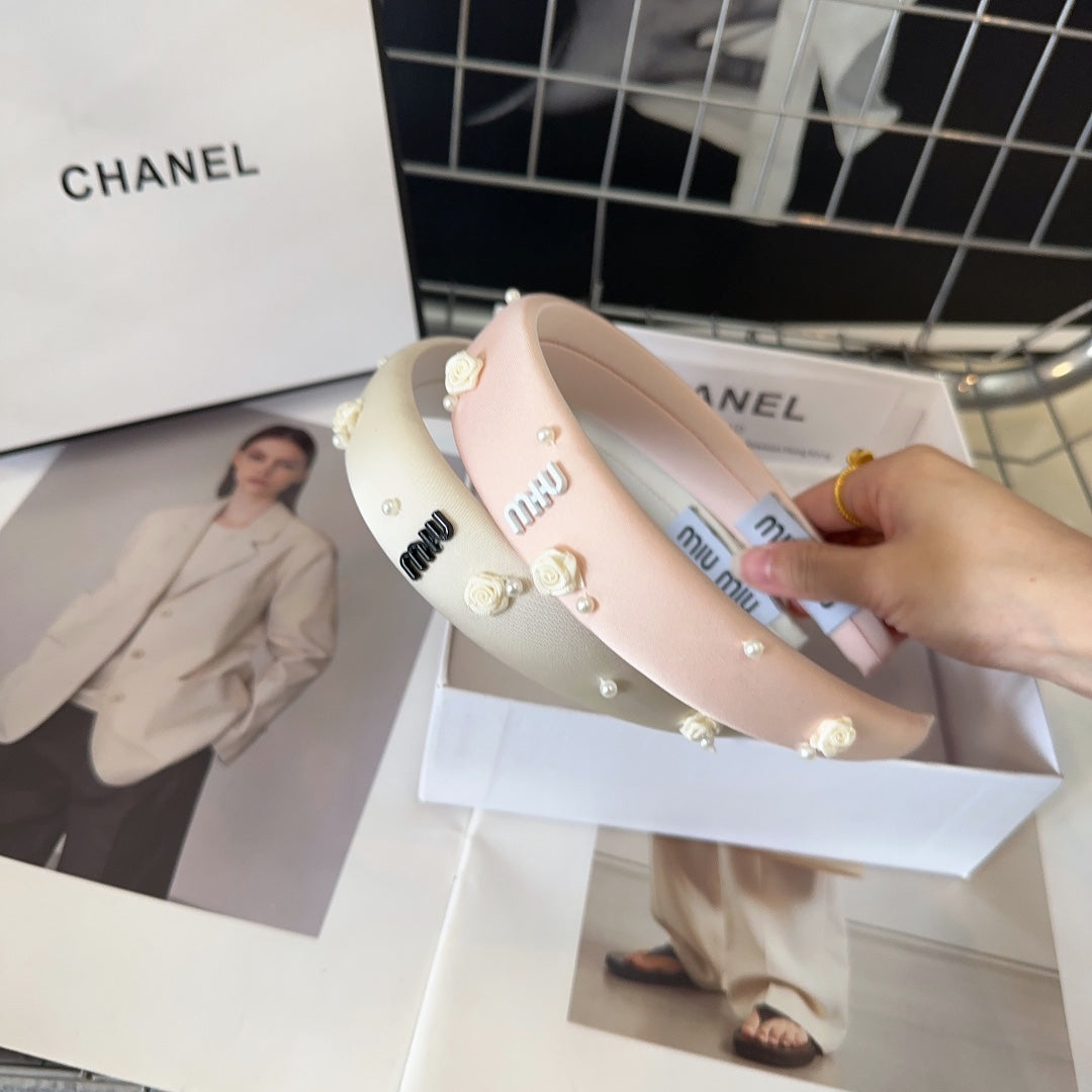 HEADBAND EMBELLISHED FLOWER AND PEARL IN IVORY WHITE SILK 194316