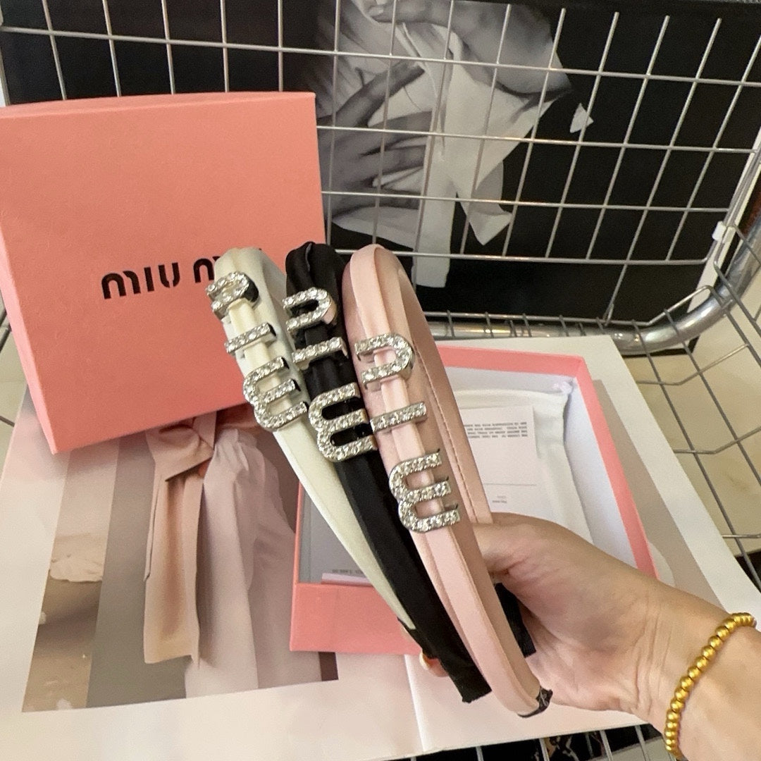 SILK HAIRBAND ATTACHED CRYSTAL LOGO WHITE 196475