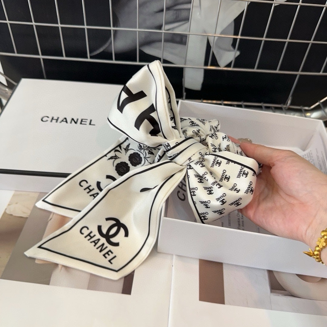 WHITE WRINKLED SILK SCRUNCHIE 432868