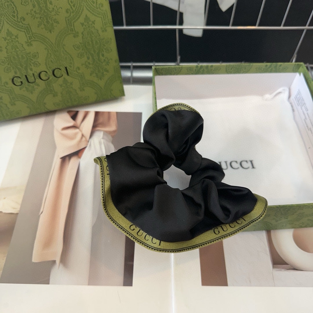 SCRUNCHIE IN BLACK AND GREEN TRIM SILK 432904