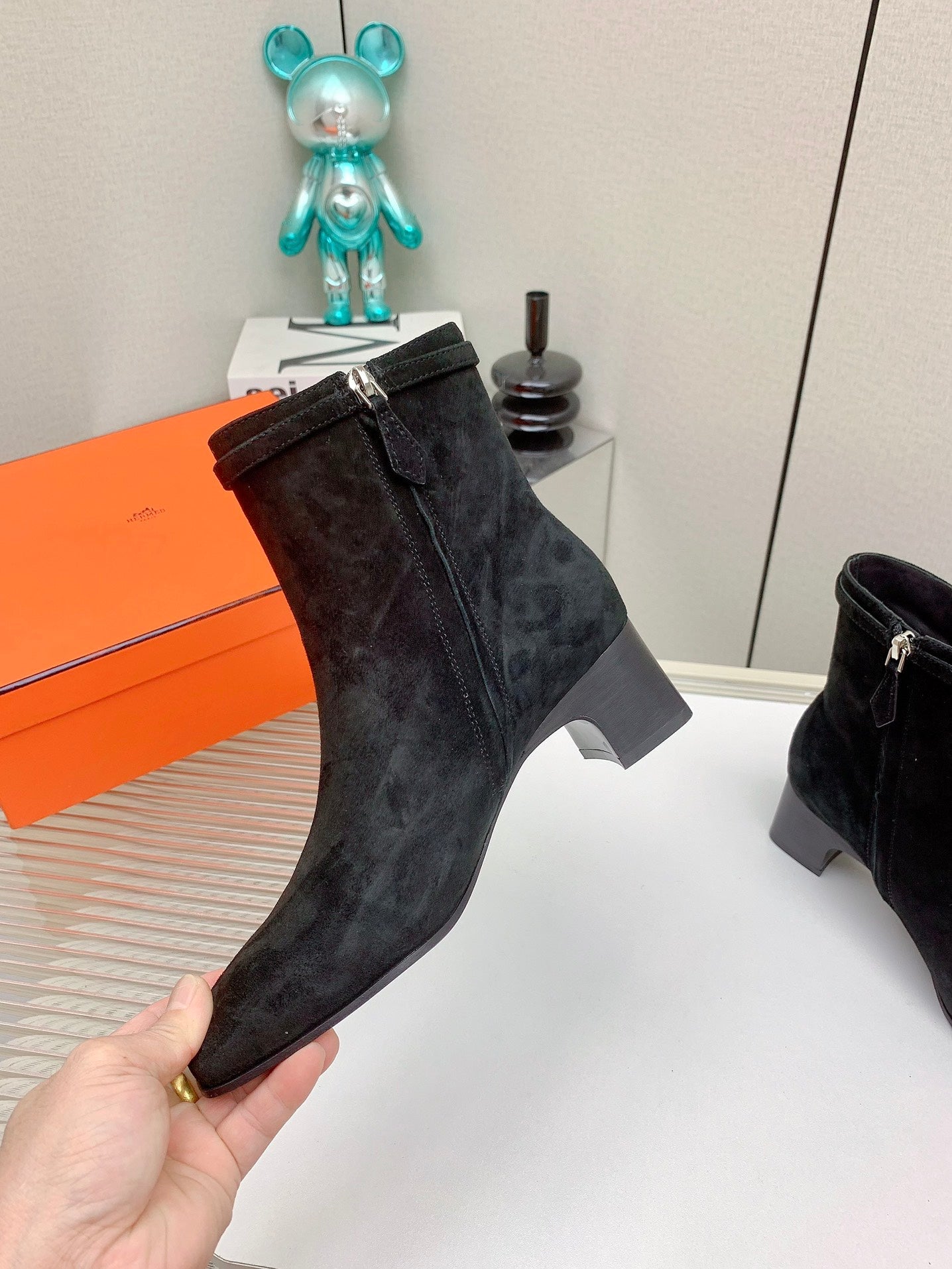 WOMEN'S NEO ANKLE BOOT IN BLACK SUEDE