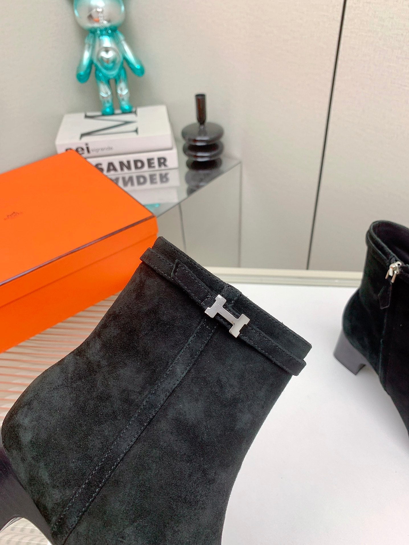 WOMEN'S NEO ANKLE BOOT IN BLACK SUEDE