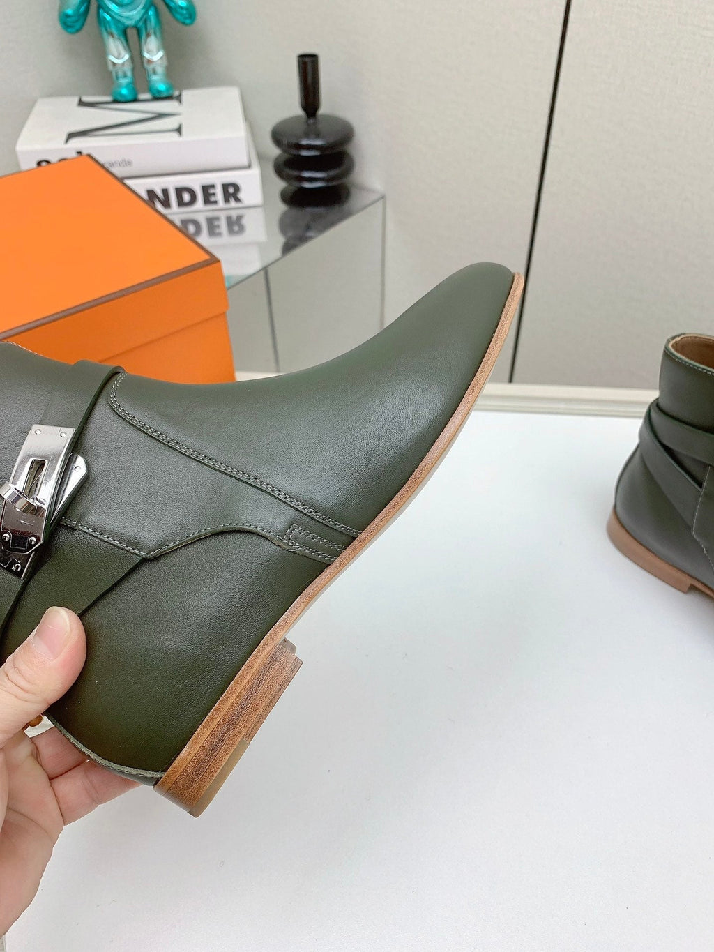 WOMEN'S NEO ANKLE BOOT IN ARMY GREEN CALFSKIN