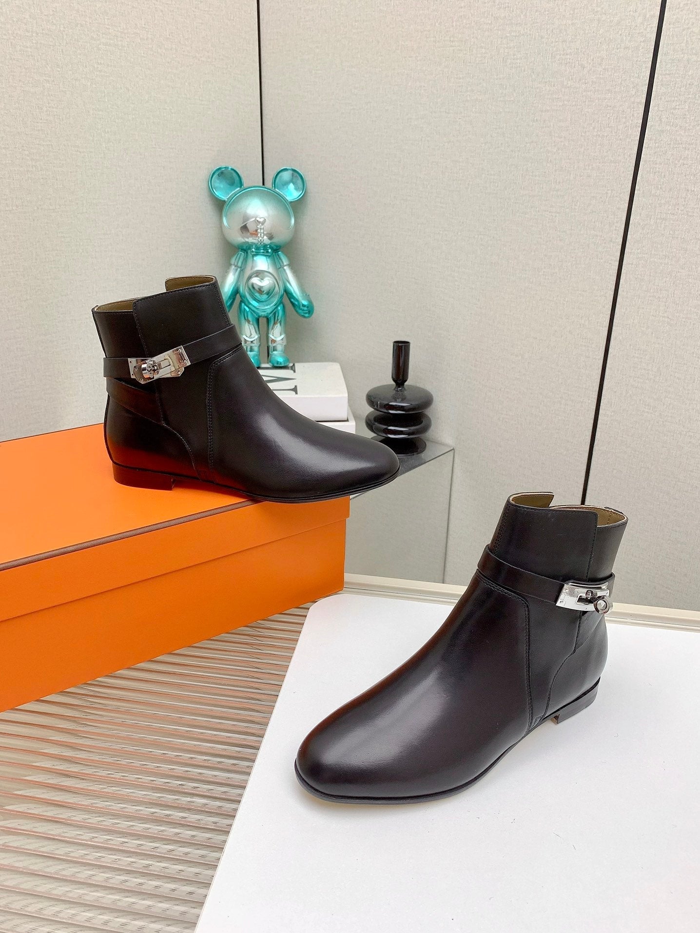 WOMEN'S NEO ANKLE BOOT IN BLACK CALFSKIN