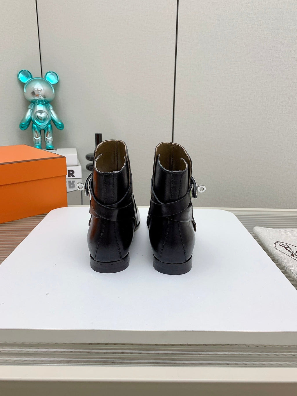 WOMEN'S NEO ANKLE BOOT IN BLACK CALFSKIN