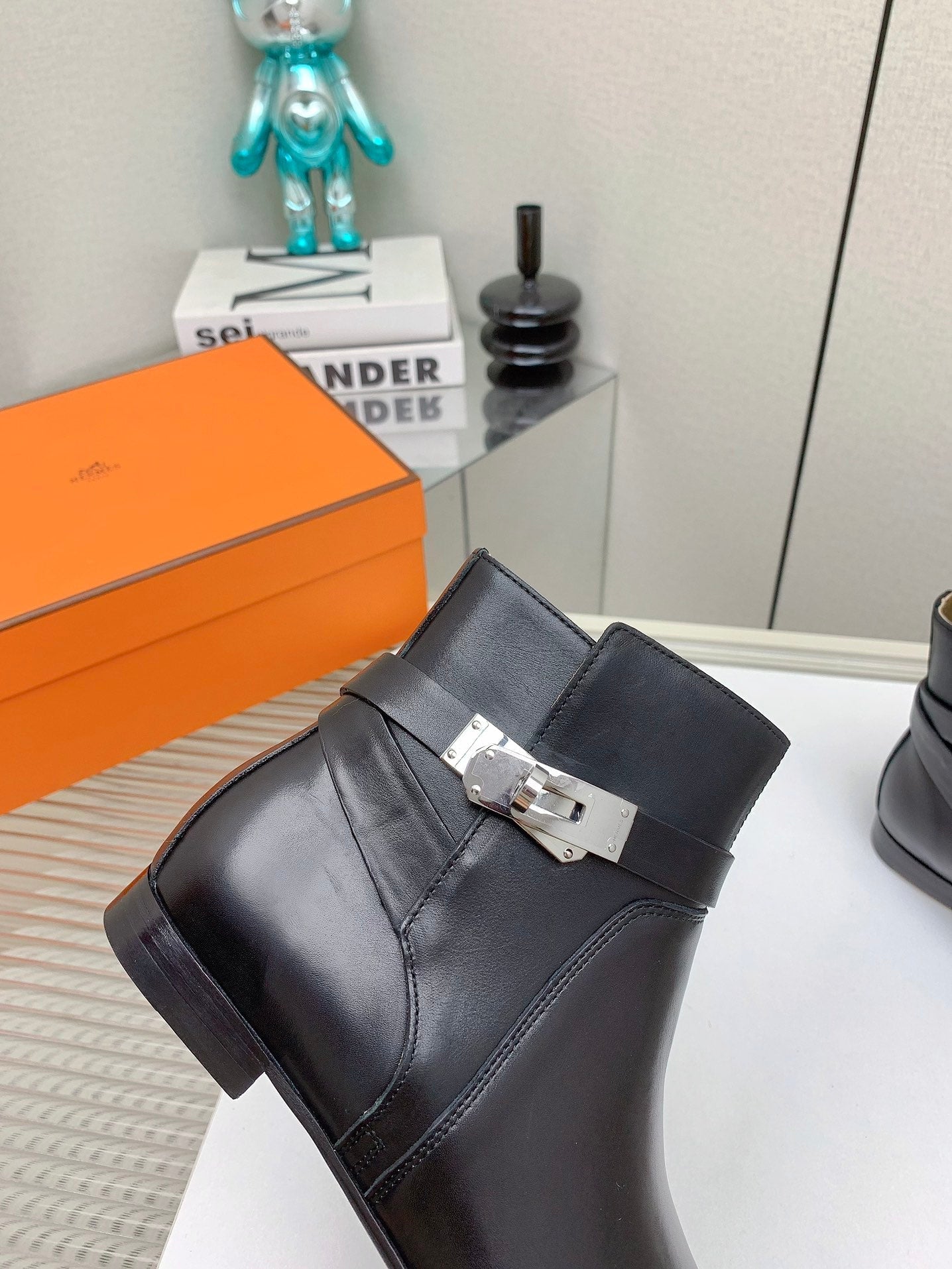 WOMEN'S NEO ANKLE BOOT IN BLACK CALFSKIN