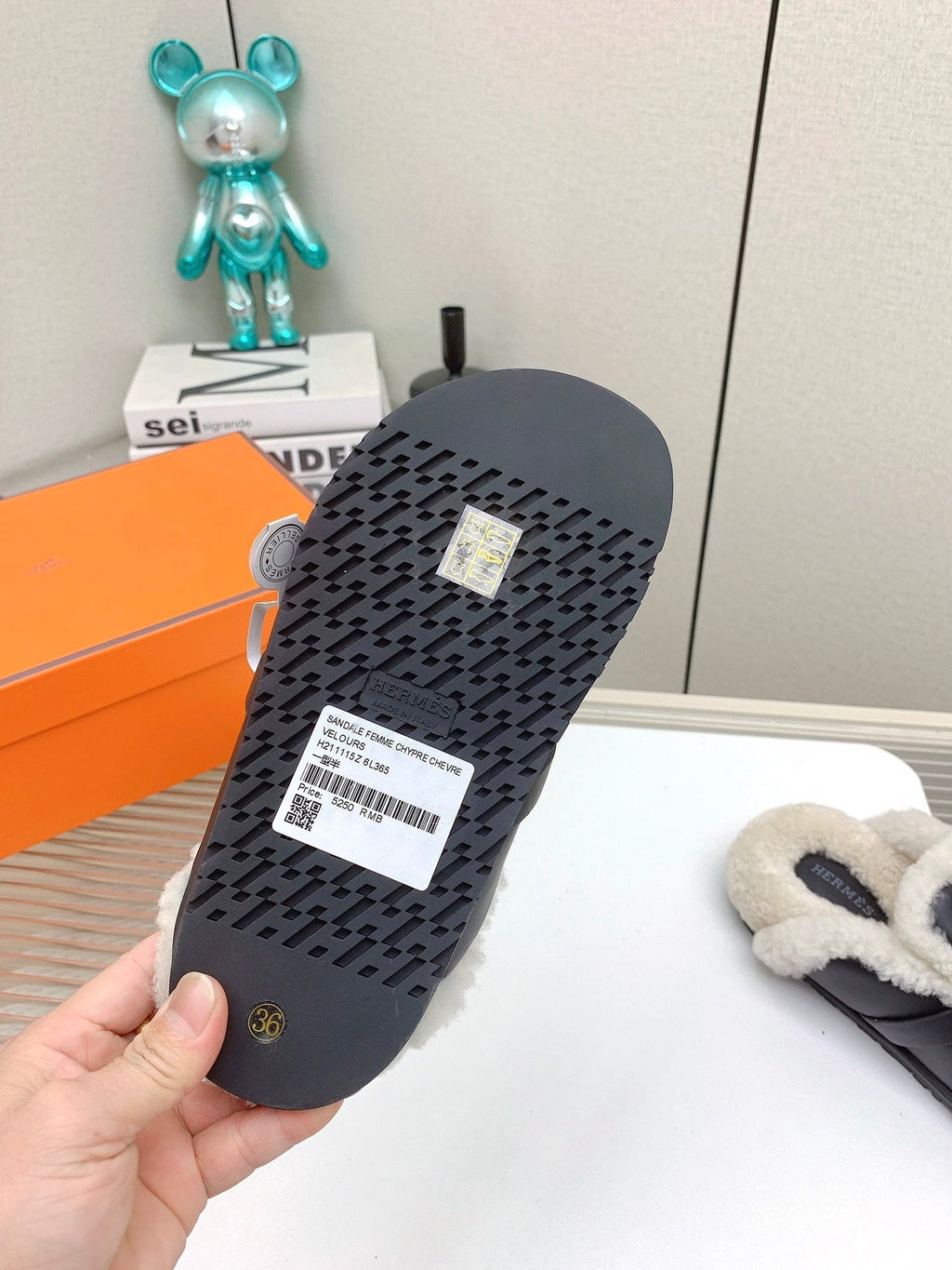 SLIP-ON MULE IN BLACK CALFSKIN AND SHEARLING LINING