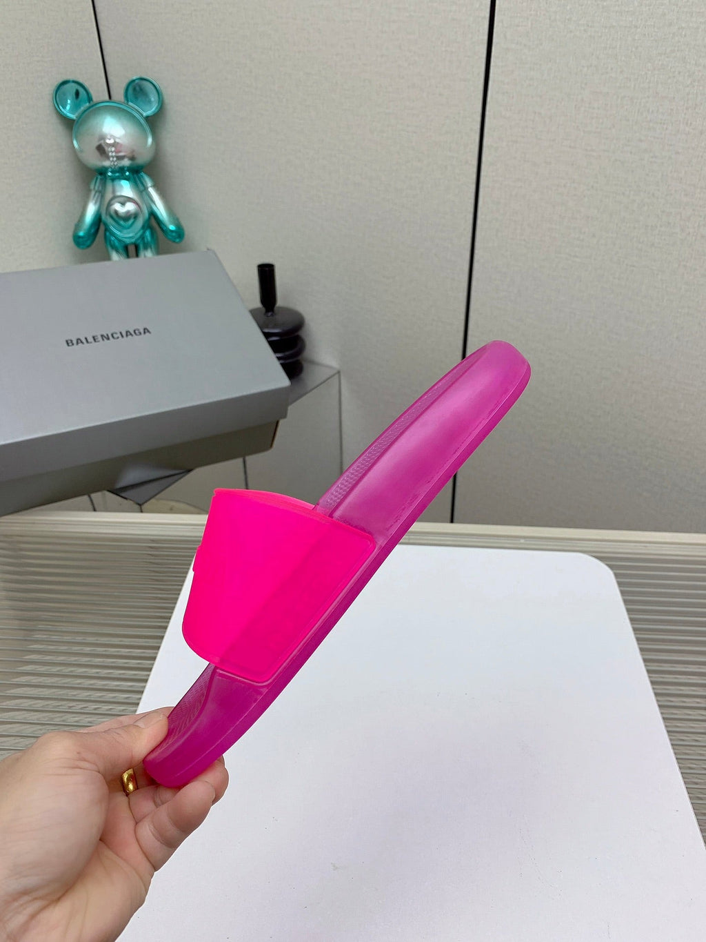 POOL SLIDE SANDAL IN JELLY PINK RUBBER