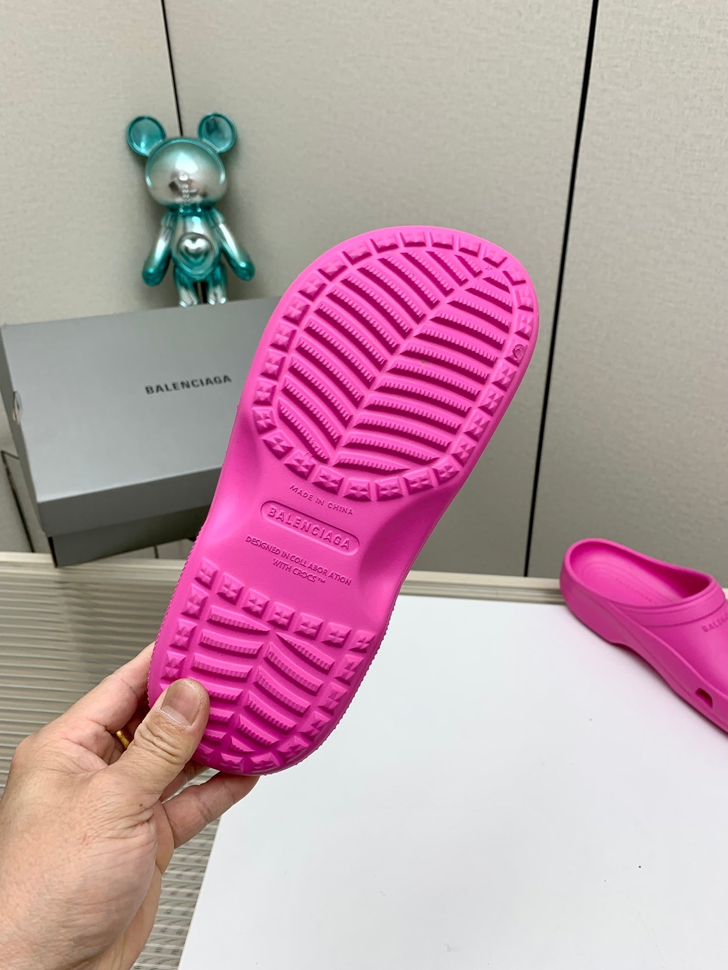 POOL CROCS IN HOT PINK RUBBER