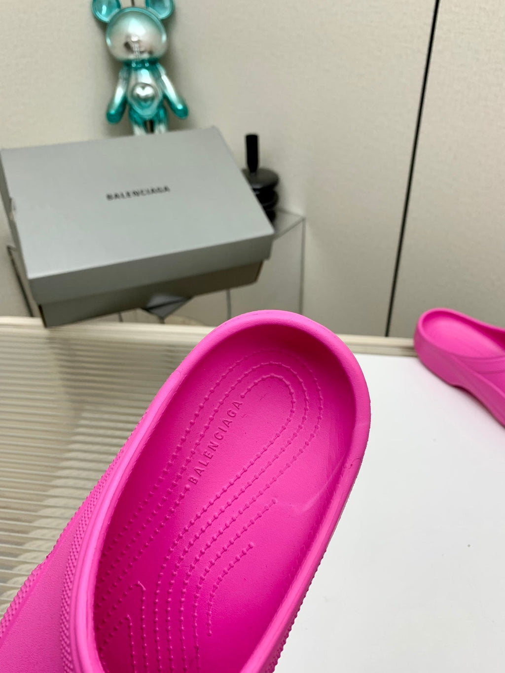 POOL CROCS IN HOT PINK RUBBER