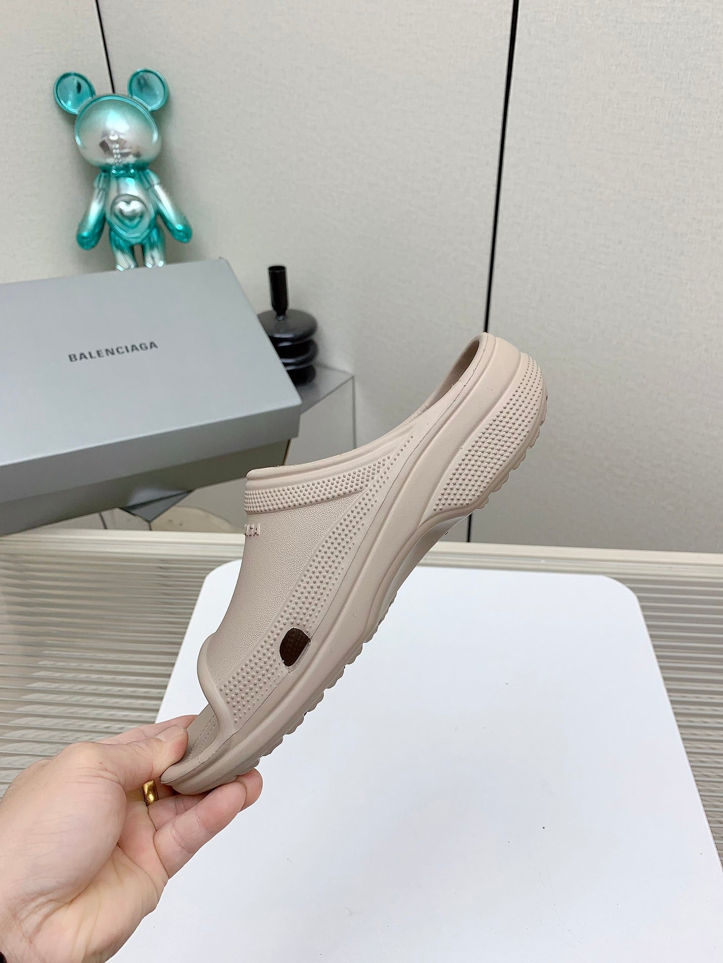 POOL CROCS IN HILLARY BROWN RUBBER