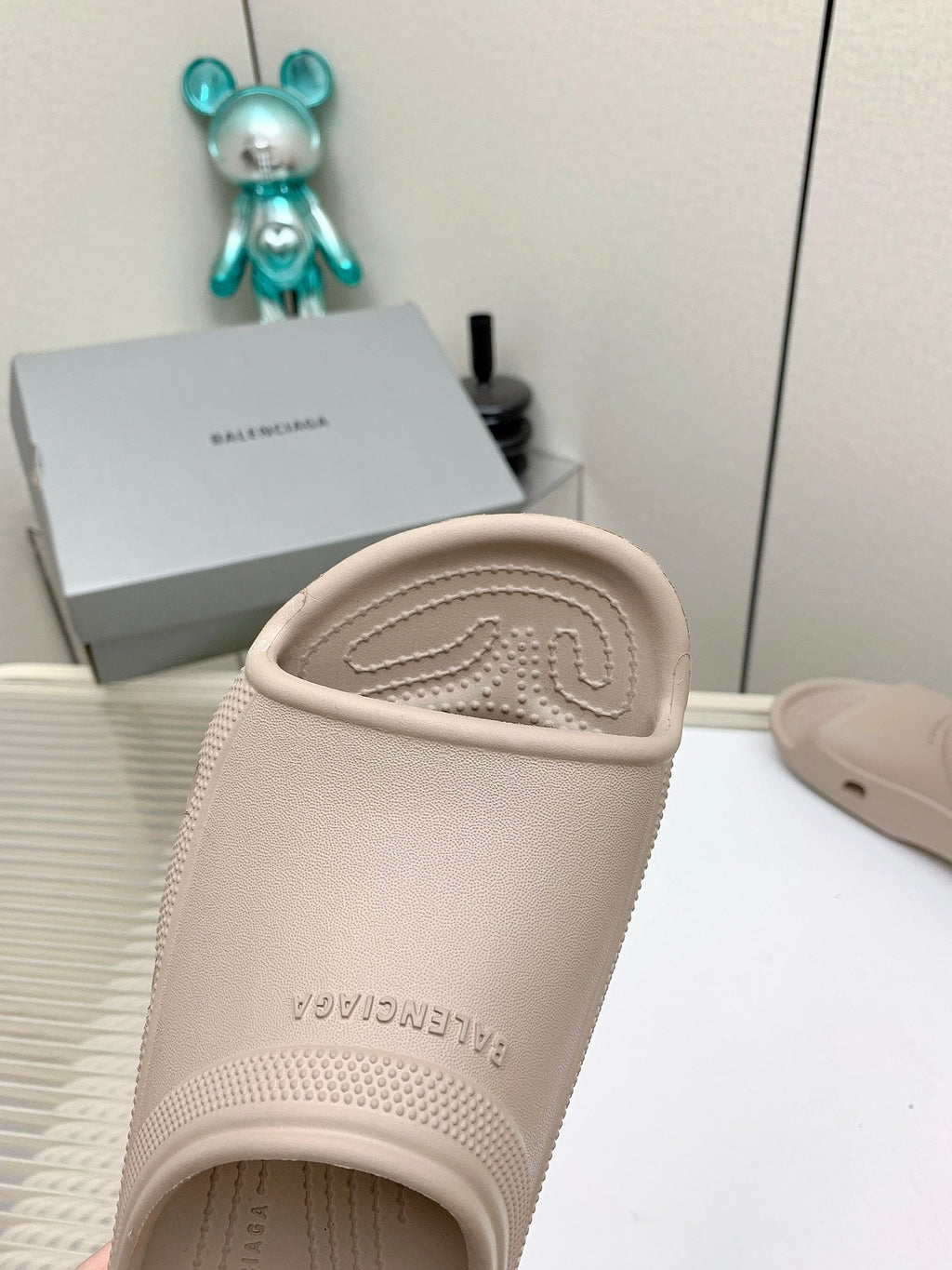 POOL CROCS IN HILLARY BROWN RUBBER