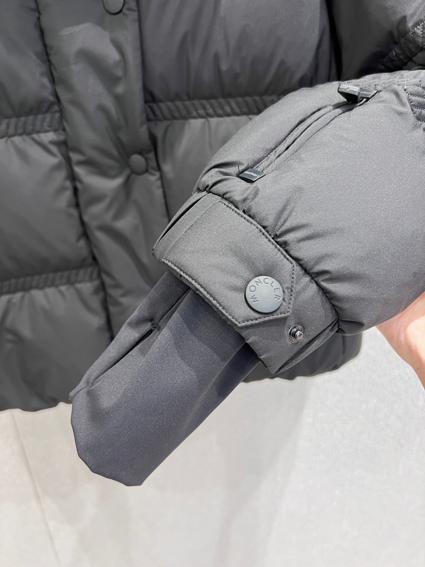 MONCLER 25S DOWN JACKET 236