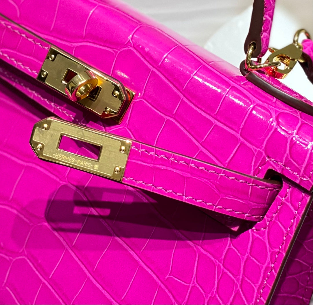 HERMES 25S MINI KELLY 19 IN DEEP MAGENTA CALFSKIN GOLD HARDWARE