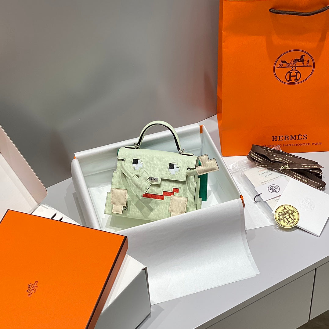 KELLY DOLL 18 IN LIGHT GREEN CALFSKIN