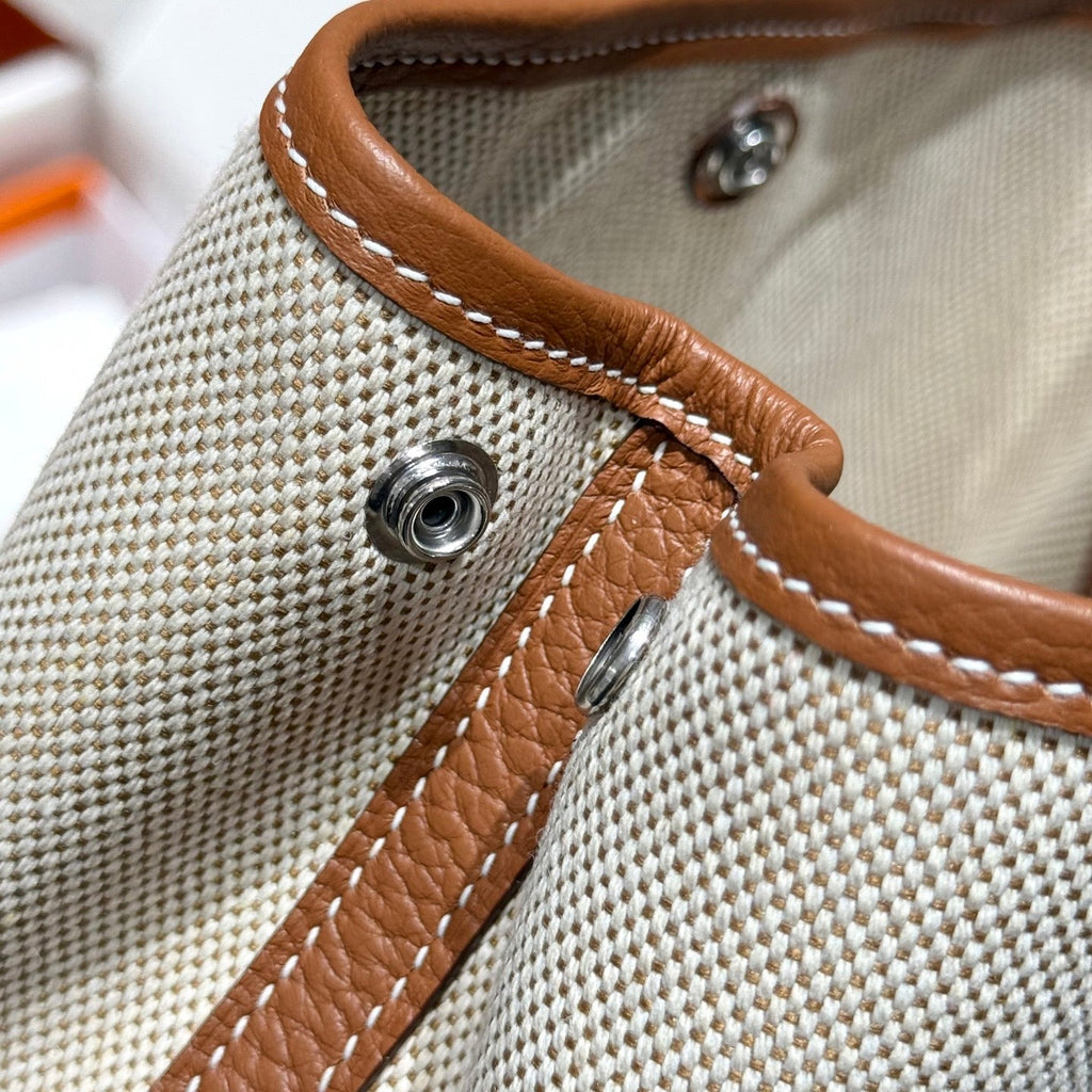 GARDEN PARTY 23CM IN WHITE TOILETS COTTON CANVAS AND BROWN CALFSKIN