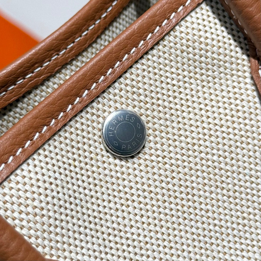 GARDEN PARTY 23CM IN WHITE TOILETS COTTON CANVAS AND BROWN CALFSKIN