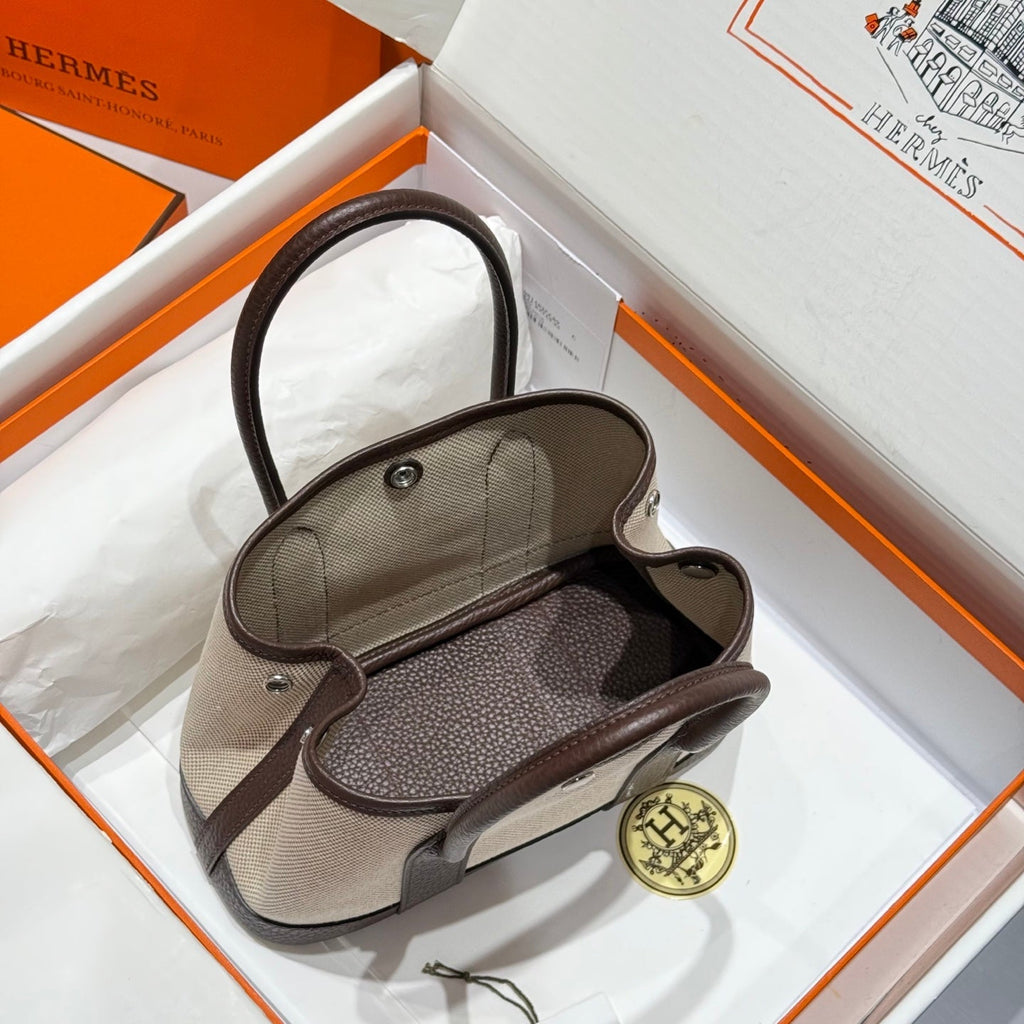 GARDEN PARTY 23CM IN BEIGE TOILETS COTTON CANVAS AND DARK BROWN CALFSKIN