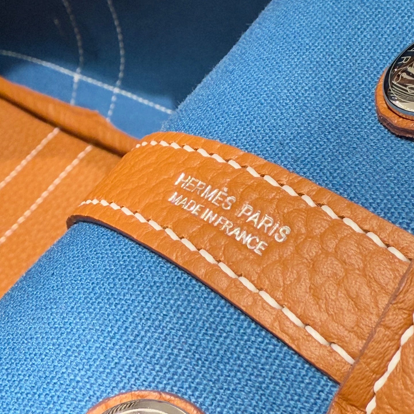 GARDEN PARTY 30CM IN DUNE MAGNOLIA TOILETS COTTON CANVAS AND BROWN CALFSKIN