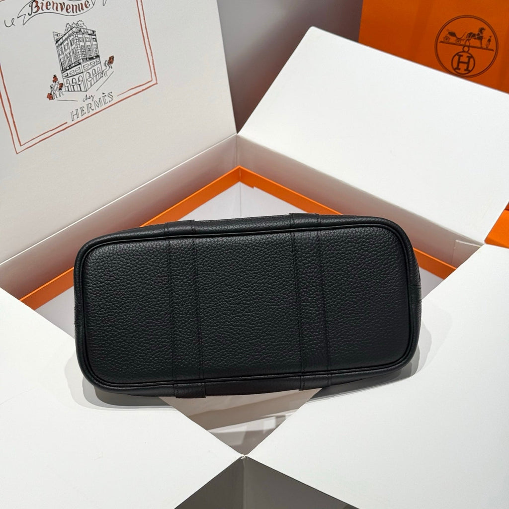 GARDEN PARTY 30CM IN WHITE TOILETS COTTON CANVAS AND BLACK CALFSKIN BLUE CANVAS ON SIDE OTHER