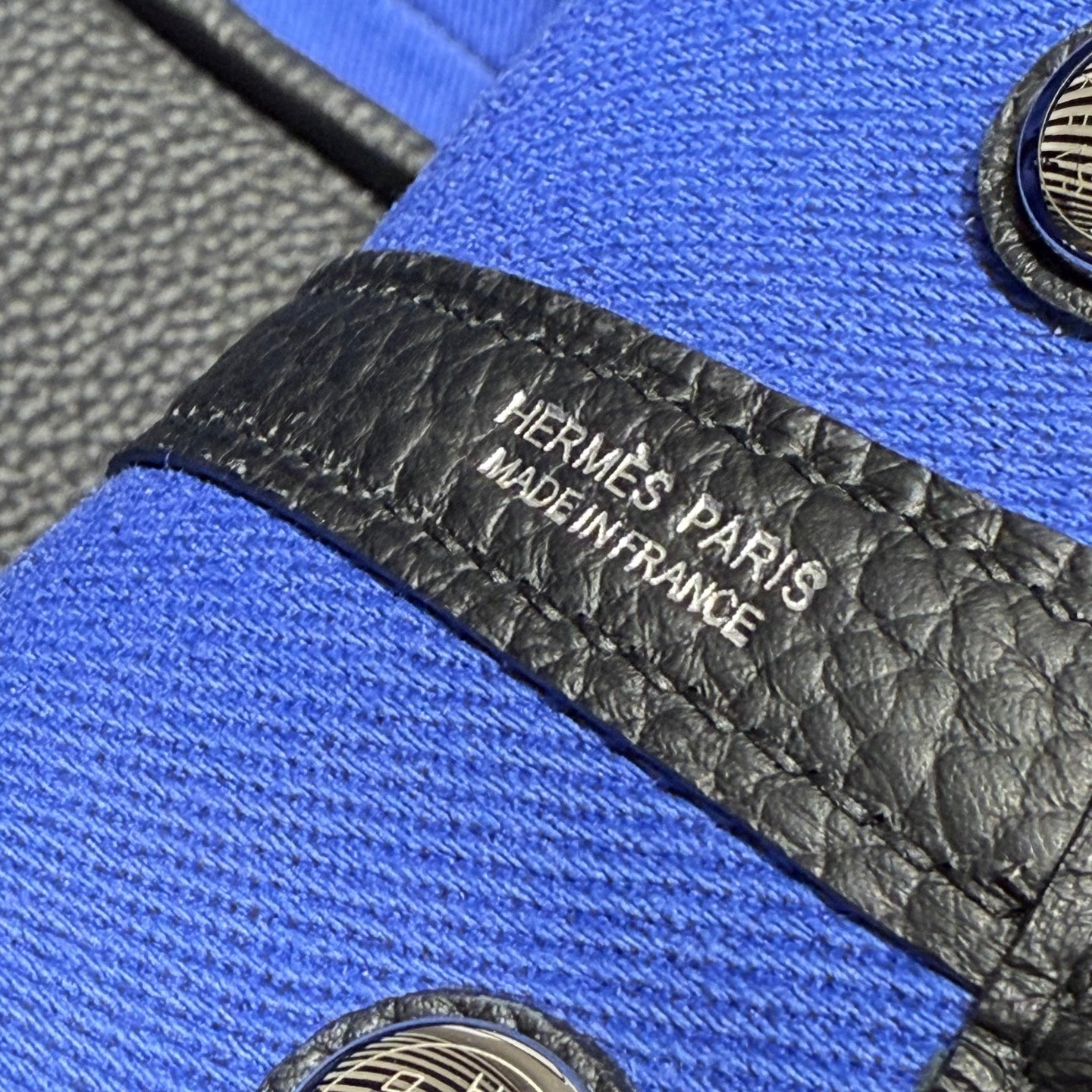 GARDEN PARTY 30CM IN WHITE TOILETS COTTON CANVAS AND BLACK CALFSKIN BLUE CANVAS ON SIDE OTHER