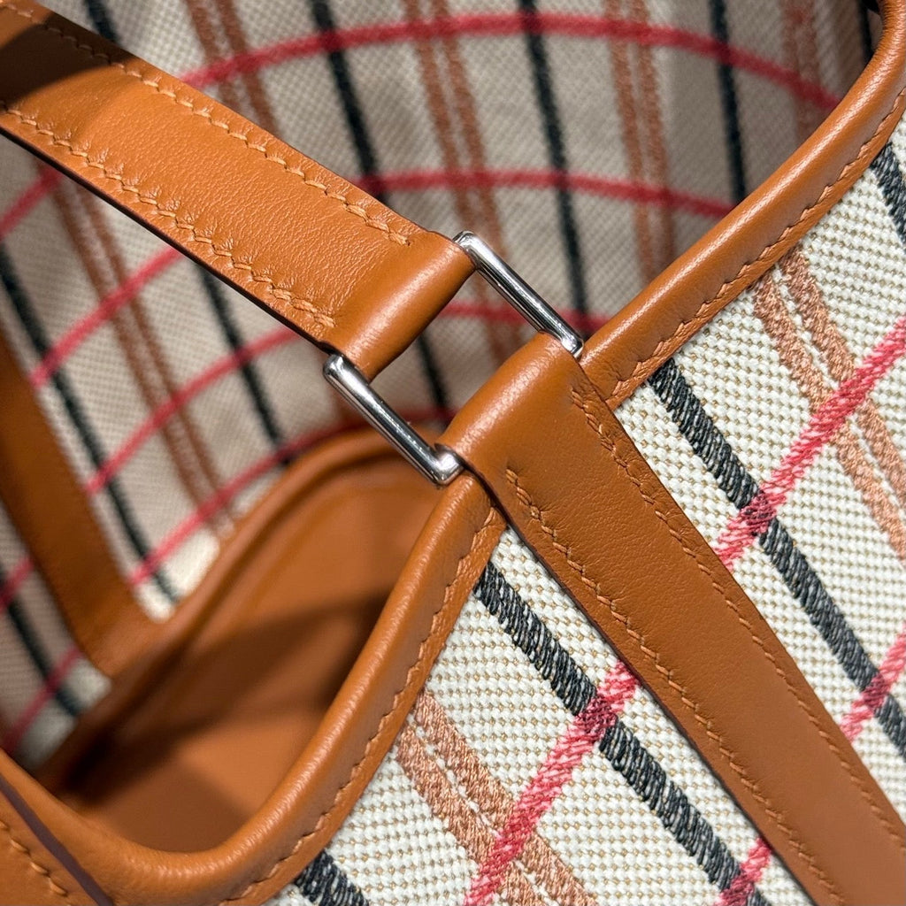 PICOTIN LOCK 18 BAG IN GOLD CALFSKIN ÉCRU/BEIGE/FAUVE/ROSE POP/NOIR EMBROIDERY PLAID CANVAS