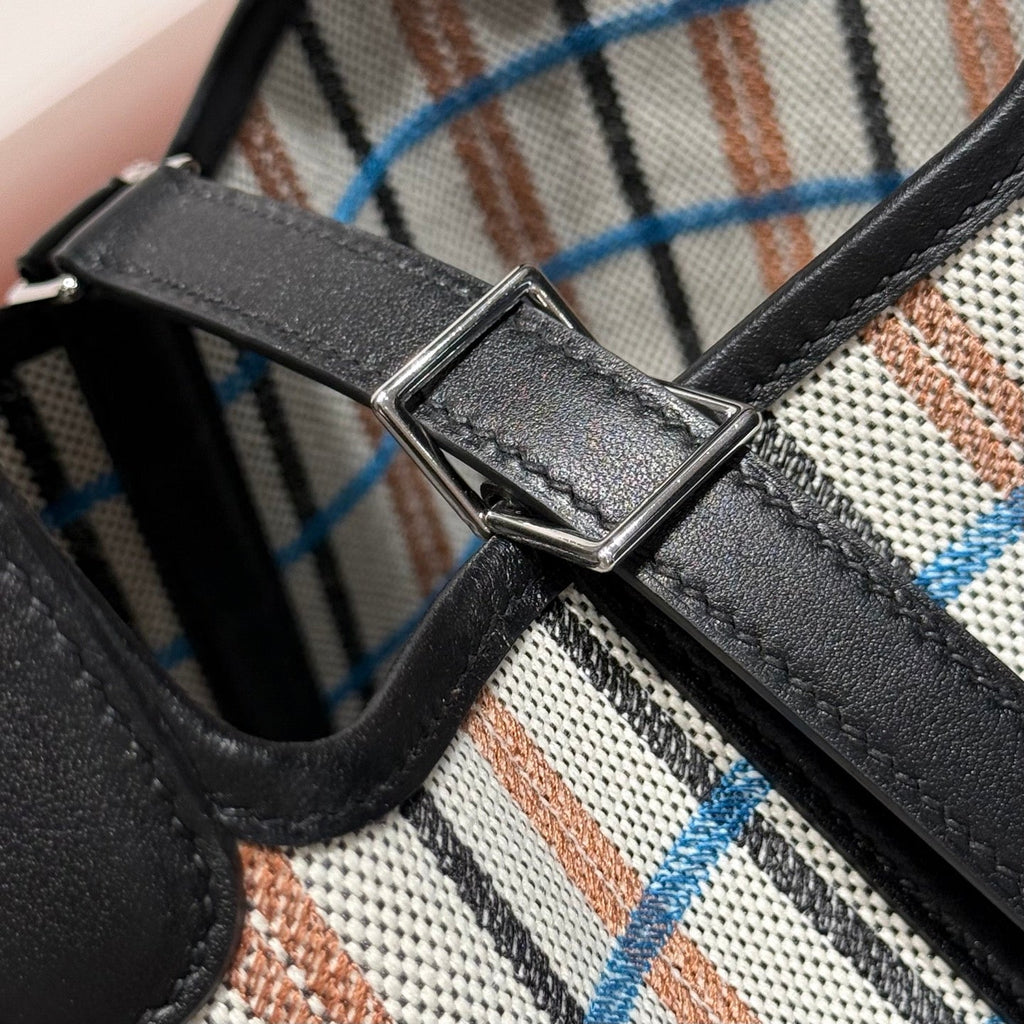 PICOTIN LOCK 18 BAG IN BLACK CALFSKIN ÉCRU/NOIR/FAUVE/NOIR/BLEU ZANZIBAR EMBROIDERY PLAID CANVAS