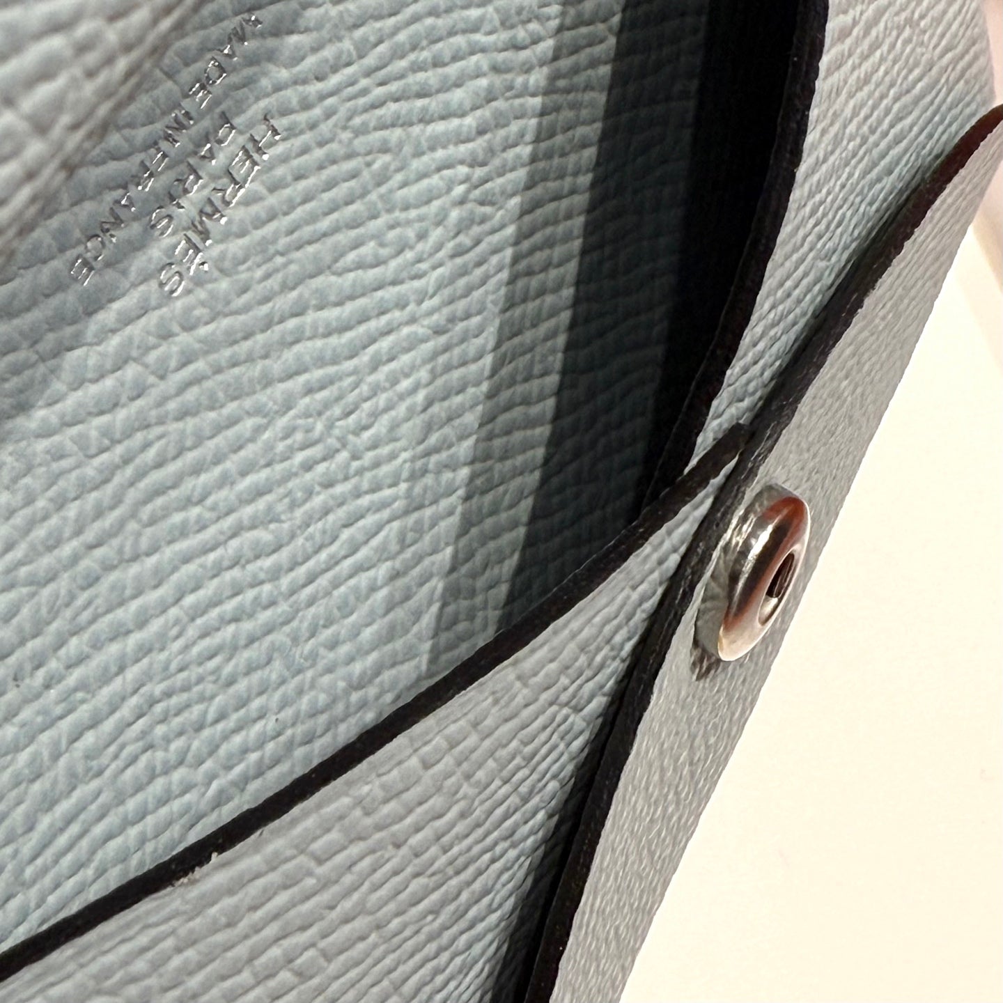 CALVI DUO COMPACT CARD HOLDER IN ASH GRAY EPSOM CALFSKIN