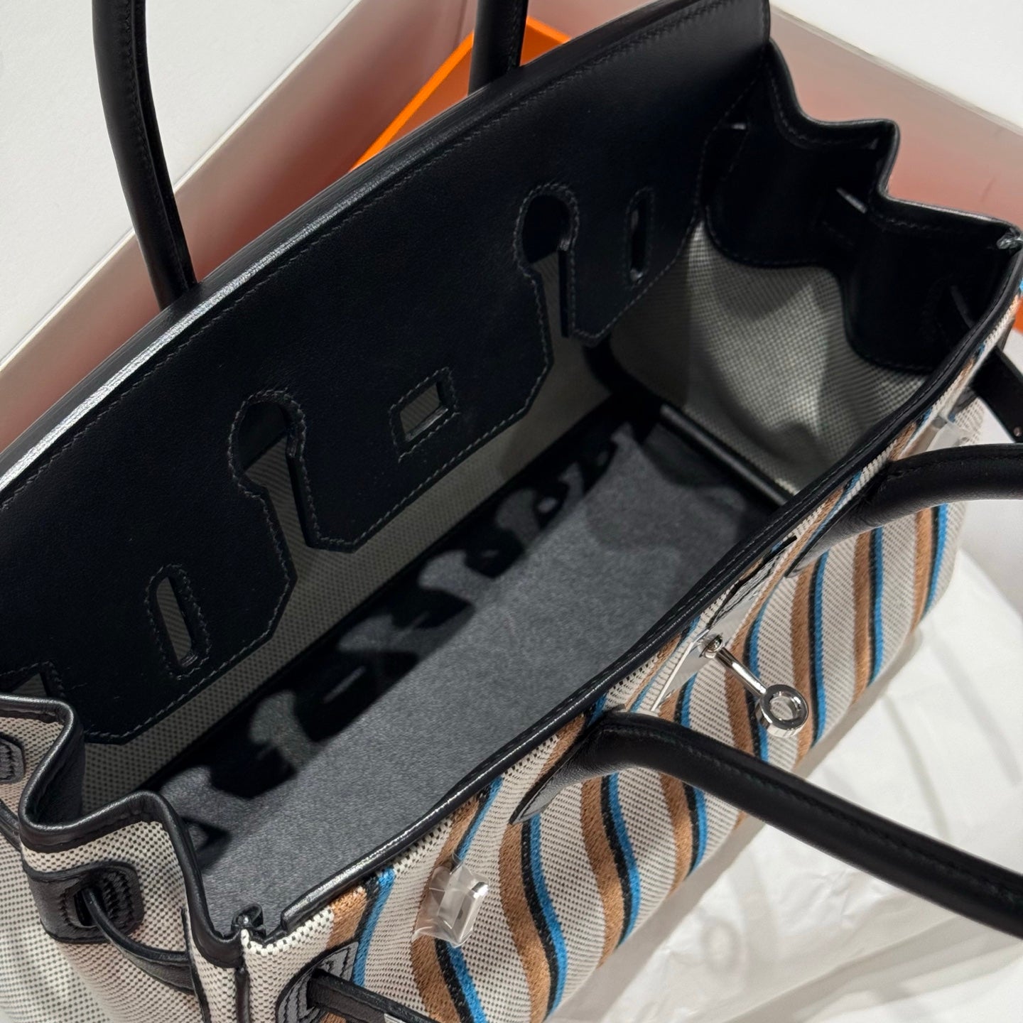 BIRKIN SHOULDER 29 IN BLACK CALFSKIN ÉCRU/NOIR/FAUVE/NOIR/BLEU ZANZIBAR EMBROIDERY CANVAS