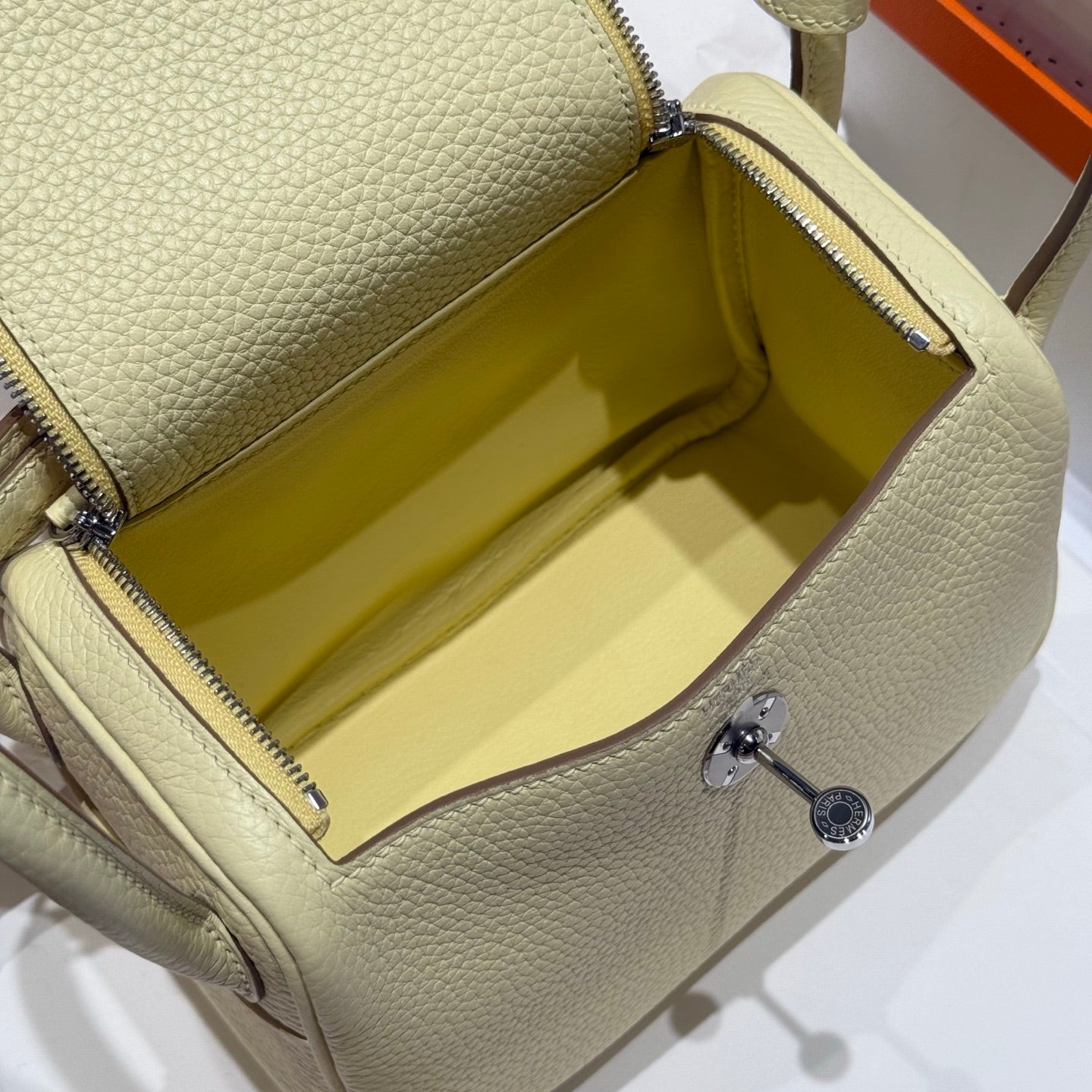 HERMES 25S MINI LINDY 19 IN PASTEL YELLOW CALFSKIN SILVER HARDWARE