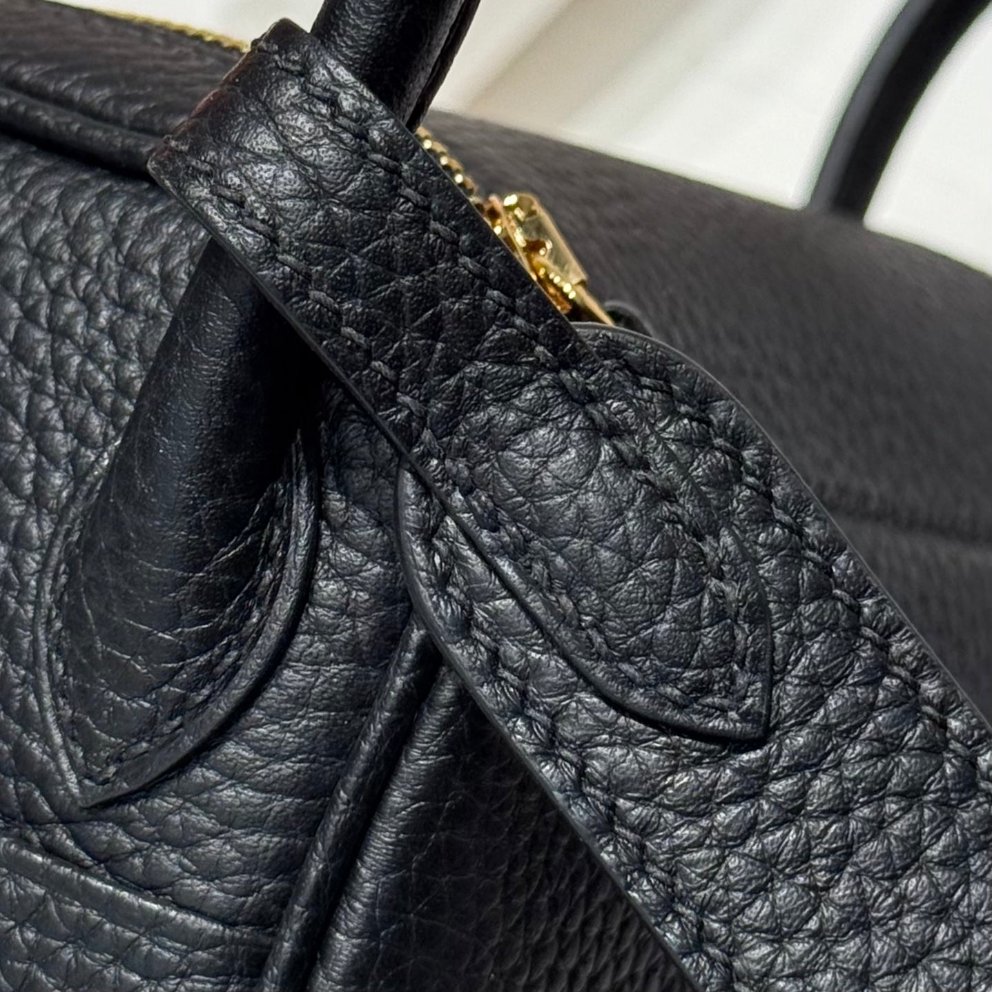 HERMES 25S MINI LINDY 19 IN BLACK CALFSKIN GOLD HARDWARE