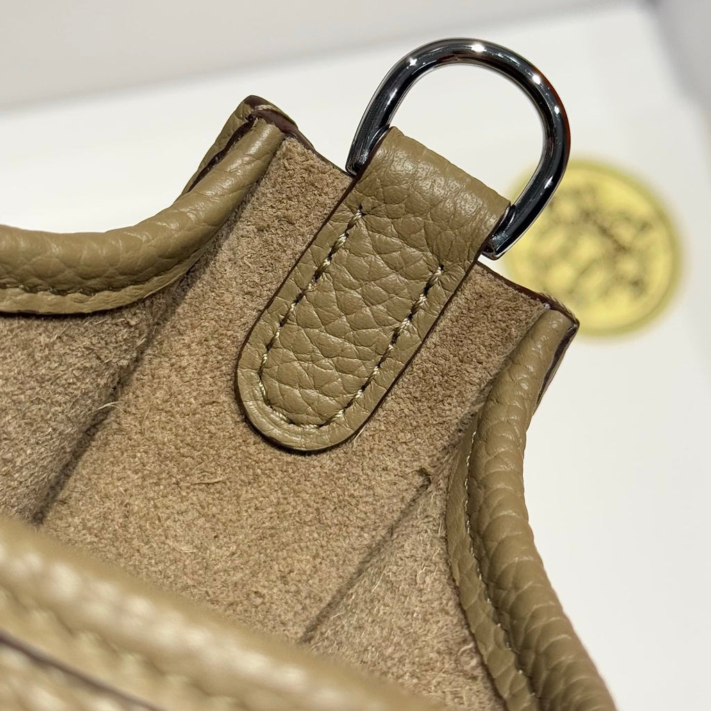 HERMES 25S MINI EVELYNE 18 IN BEIGE MARFA PATTERNED STRAP CALFSKIN SILVER HARDWARE