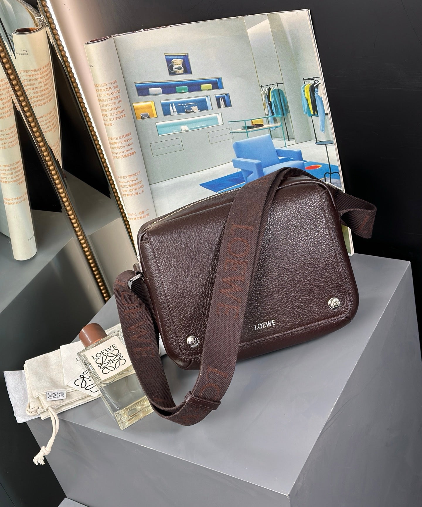 MEDIUM 23 PEBBLE MESSENGER BAG IN HICKORY BROWN SUPPLE GRAINED CALFSKIN