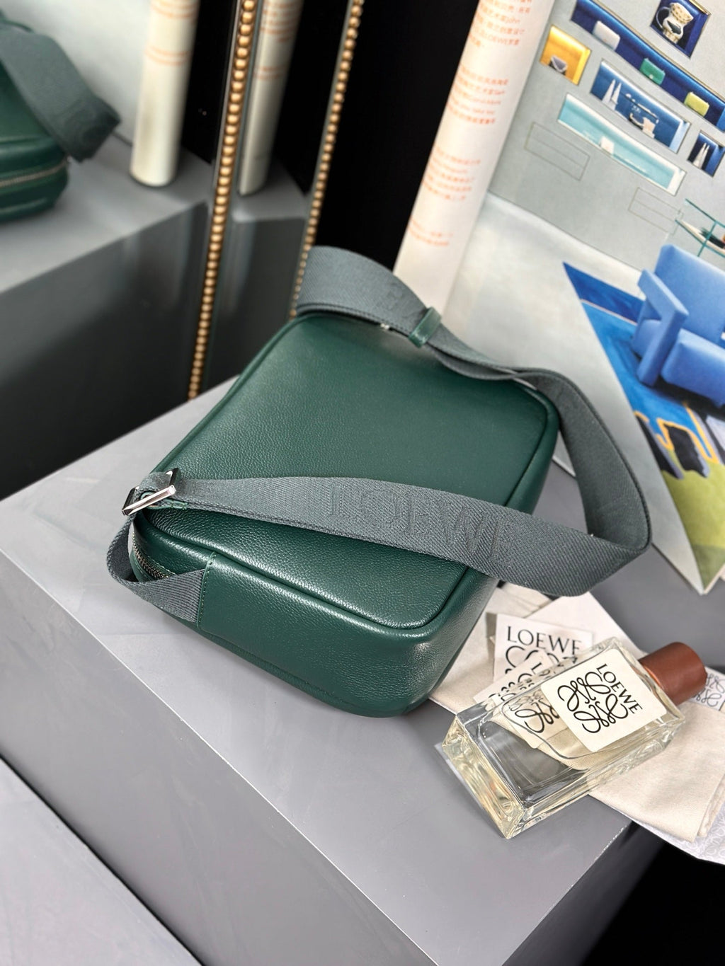 MEDIUM 23 PEBBLE MESSENGER BAG IN FOREST GREEN SUPPLE GRAINED CALFSKIN