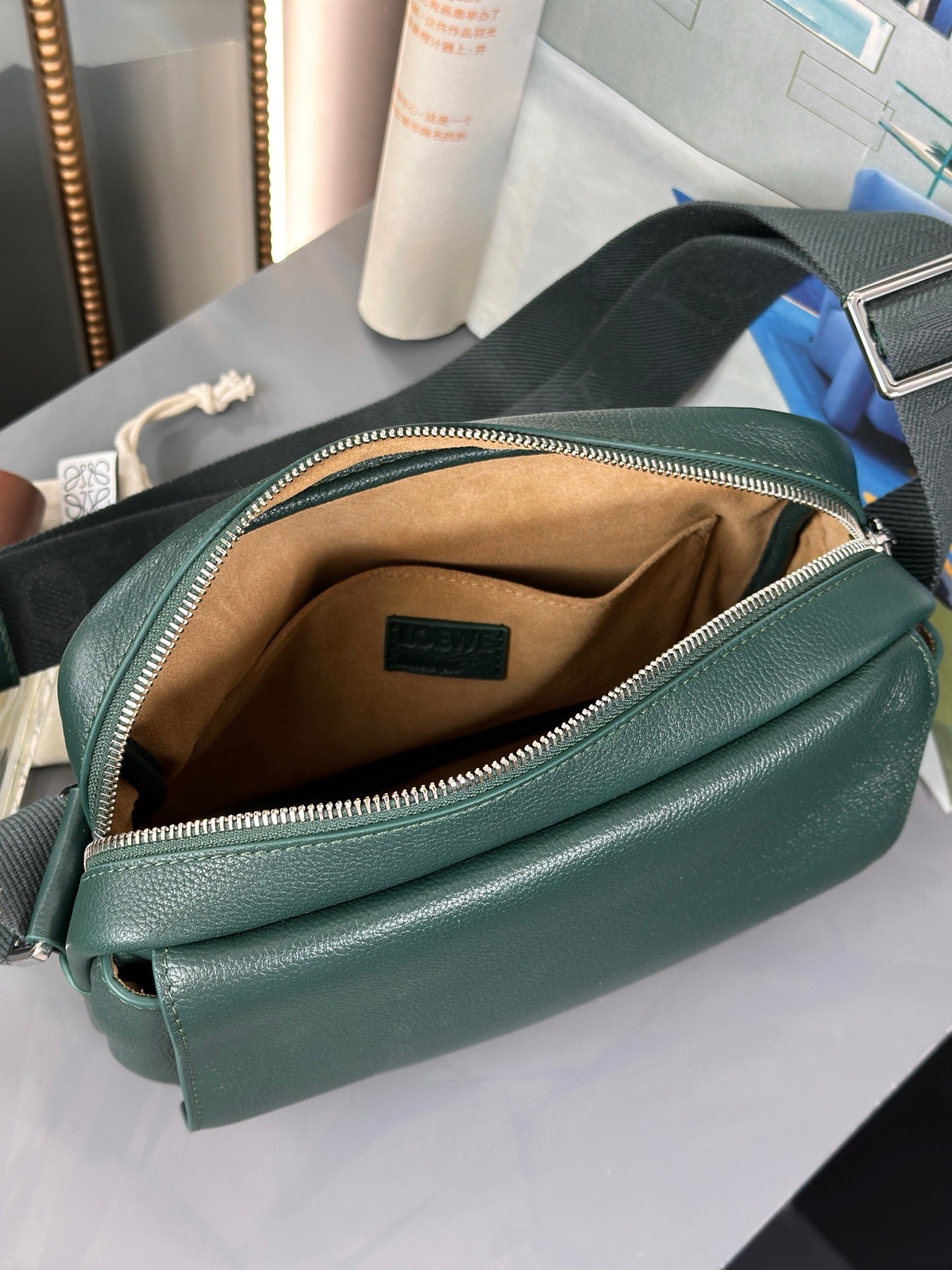 MEDIUM 23 PEBBLE MESSENGER BAG IN FOREST GREEN SUPPLE GRAINED CALFSKIN