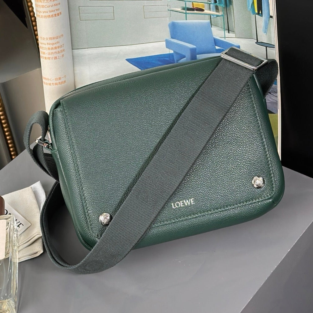 MEDIUM 23 PEBBLE MESSENGER BAG IN FOREST GREEN SUPPLE GRAINED CALFSKIN