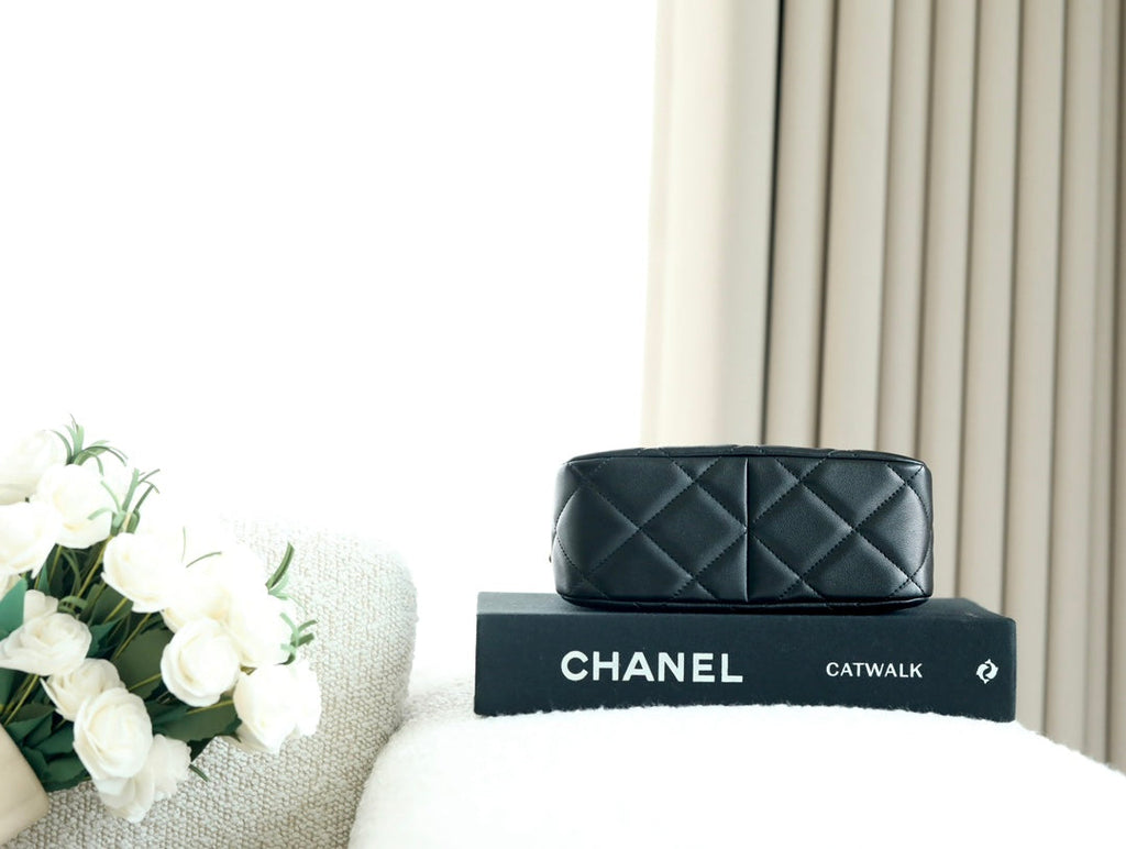 CHANEL 25S HOBO BAG 19.5 CM IN BLACK CALFSKIN WITH GOLD HARDWARE