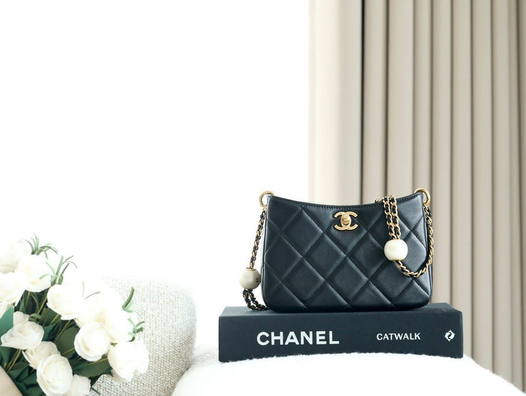 CHANEL 25S HOBO BAG 19.5 CM IN BLACK CALFSKIN WITH GOLD HARDWARE