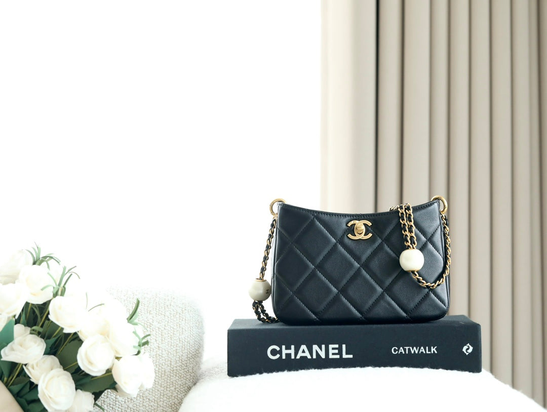 CHANEL 25S HOBO BAG 19.5 CM IN BLACK CALFSKIN WITH GOLD HARDWARE