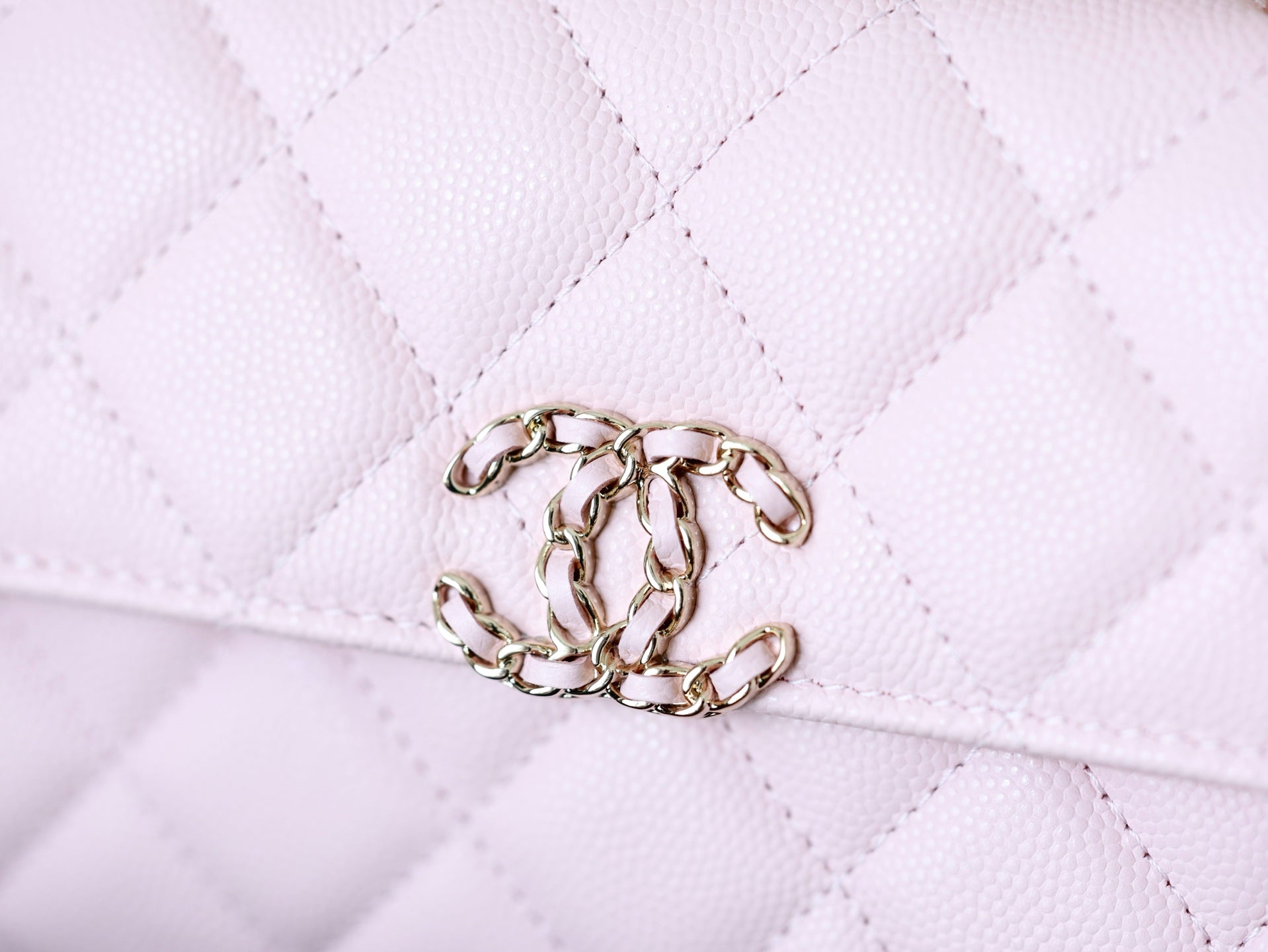 CHANEL 25S KELLY IN PASTEL PINK LAMBSKIN WITH GOLD HARDWARE