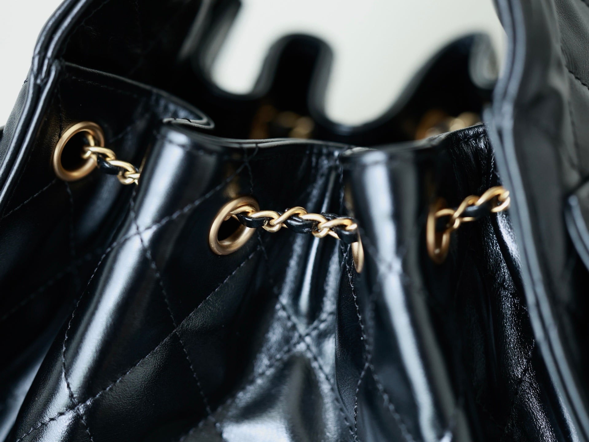 CHANEL 25S HOBO BAG 30 CM IN BLACK LIGHT GLOSSY LEATHER WITH GOLD HARDWARE