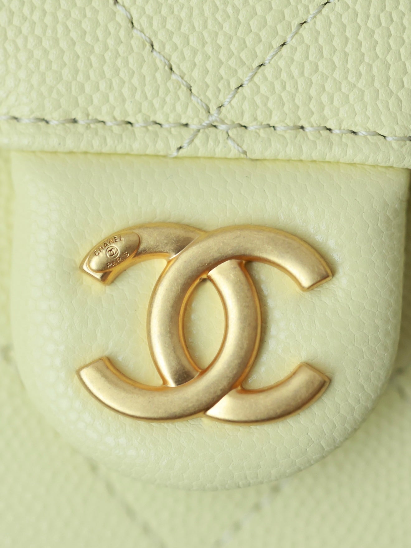 CHANEL 25S HOBO BAG 30 CM IN PASTEL YELLOW LAMBSKIN WITH GOLD HARDWARE