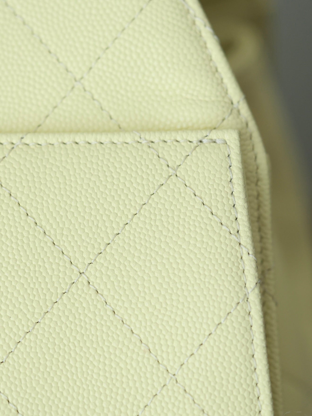 CHANEL 25S HOBO BAG 30 CM IN PASTEL YELLOW LAMBSKIN WITH GOLD HARDWARE