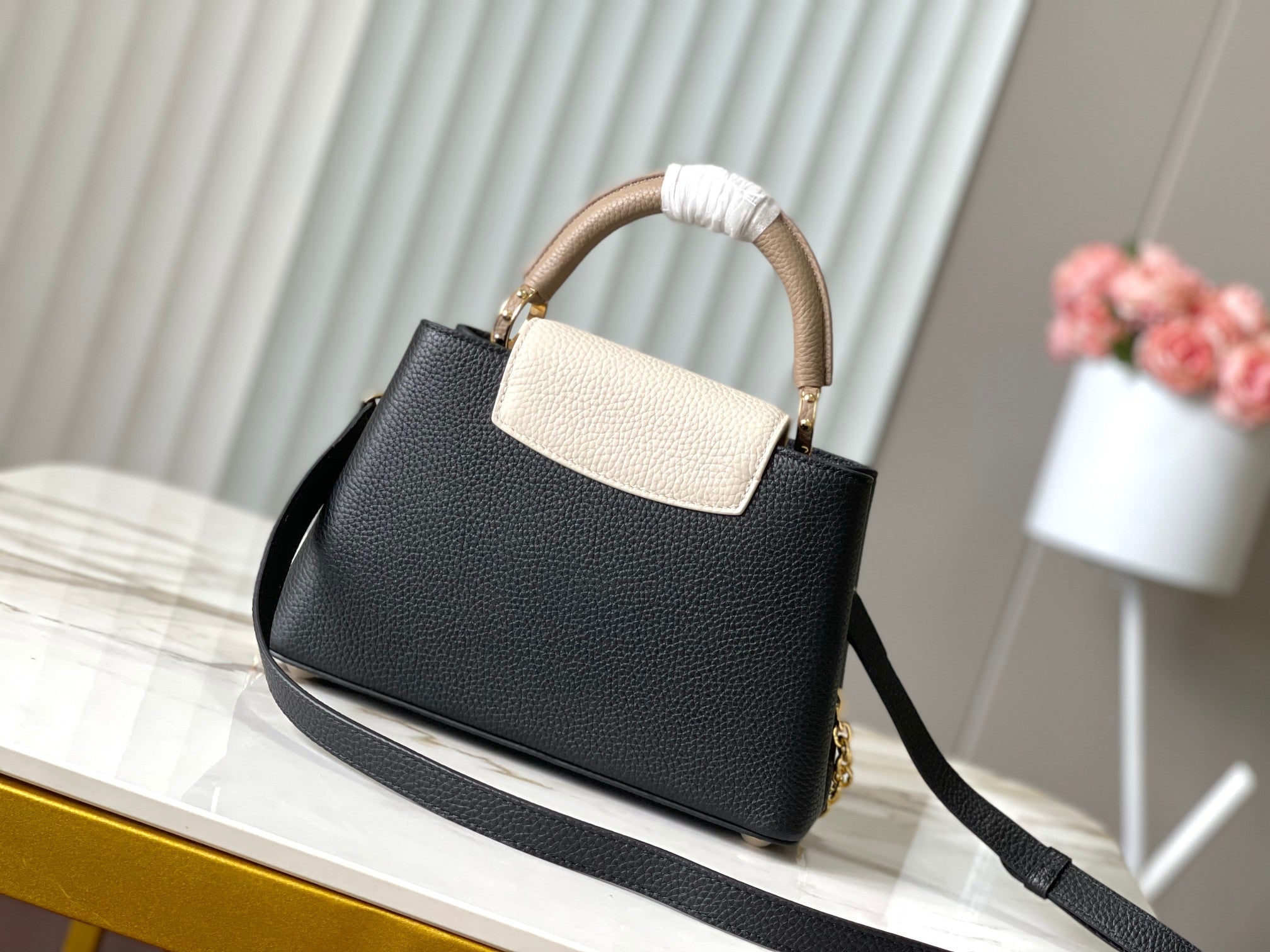 CAPUCINES BB 27 IN BLACK MIX WHITE TAURILLON GOLD HARDWARE